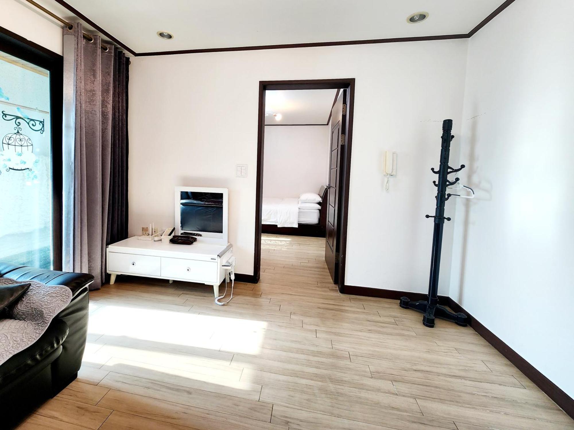 Pureun Jeju Pension Seogwipo Exterior photo