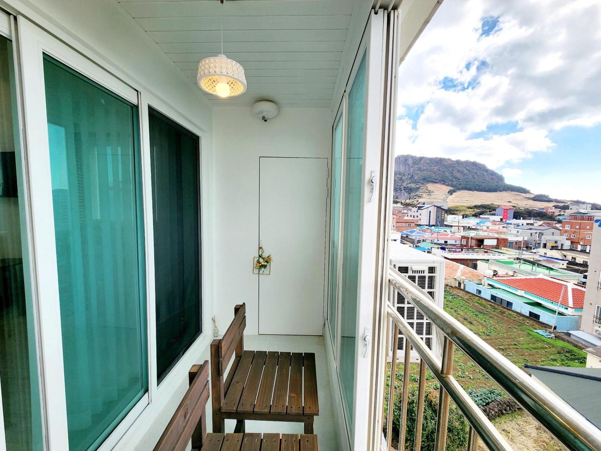 Pureun Jeju Pension Seogwipo Exterior photo