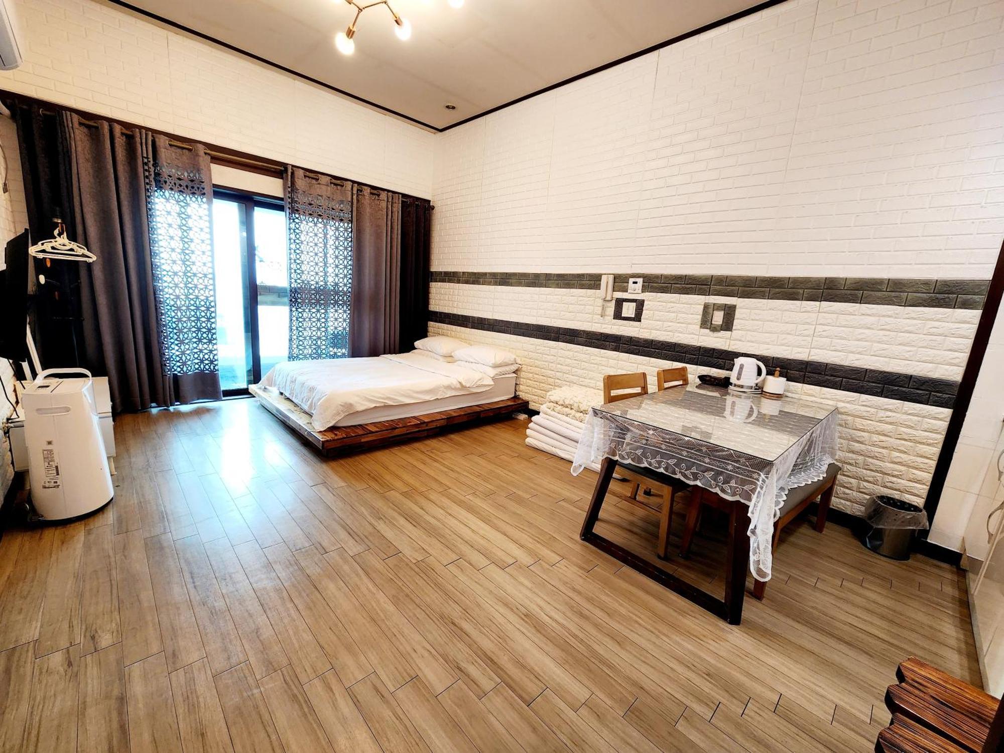Pureun Jeju Pension Seogwipo Room photo